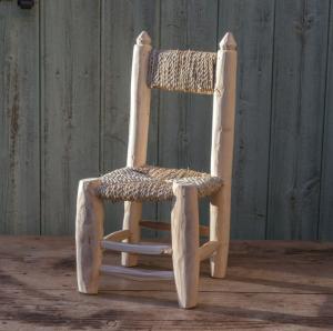 Petite Chaise en bois brut
